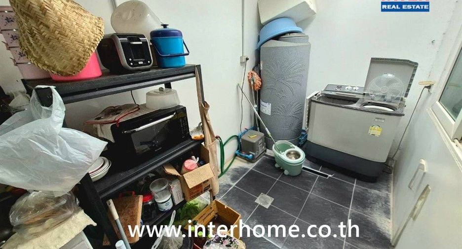 For sale 4 ベッドルーム townhouse in Sai Noi, Nonthaburi