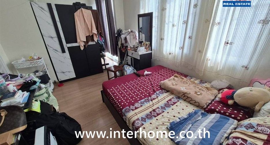 For sale 4 ベッドルーム townhouse in Sai Noi, Nonthaburi