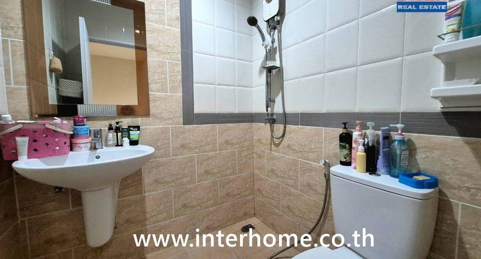 For sale 4 ベッドルーム townhouse in Sai Noi, Nonthaburi