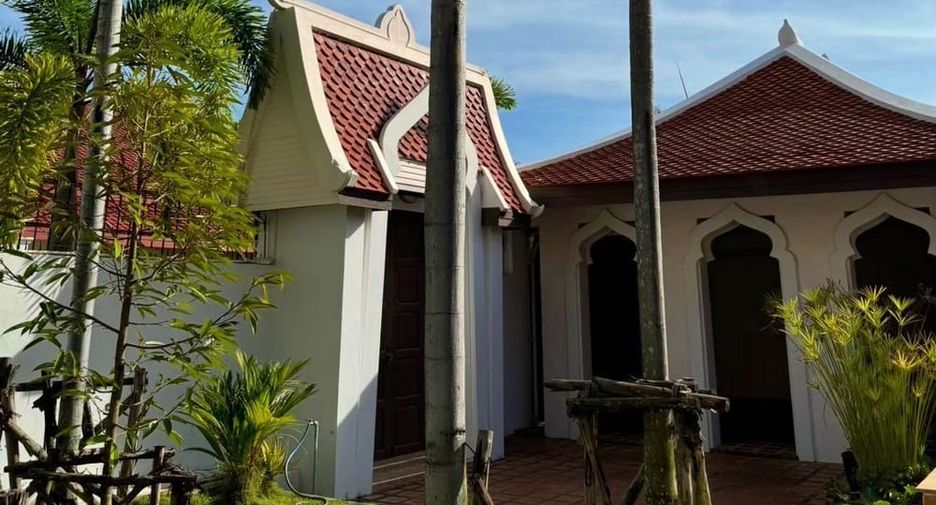À louer 4 chambres villa à Bang Lamung, Chonburi