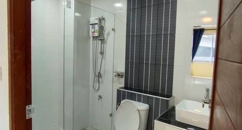 For rent 14 bedrooms house in Mueang Chiang Mai, Chiang Mai