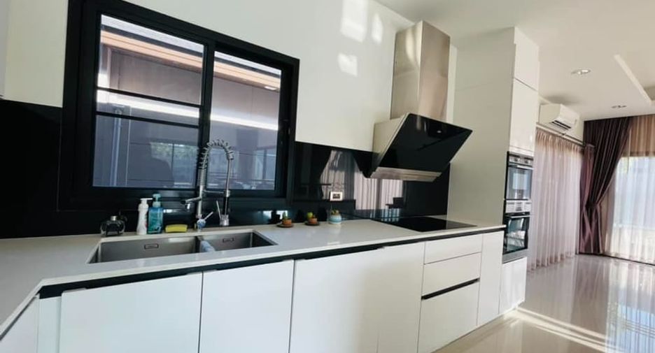 Villa en alquiler de 3 habitaciones en Huay Yai, Pattaya