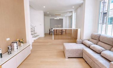 Haus zum Kauf mit Studio in Khlong Sam Wa, Bangkok