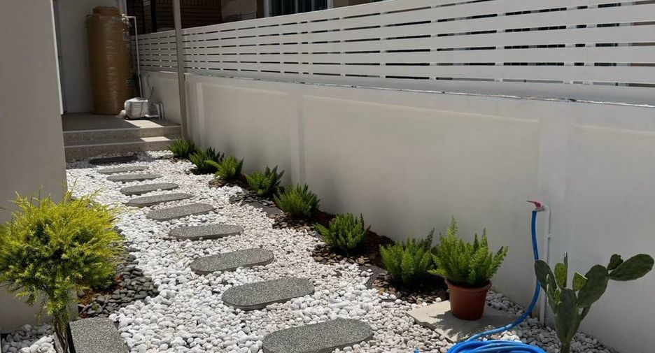 Haus zum Kauf mit Studio in Khlong Sam Wa, Bangkok