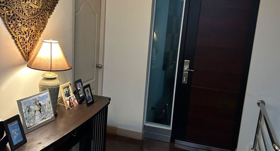Villa en alquiler y en venta de 4 habitaciones en Mueang Chiang Rai, Chiang Rai
