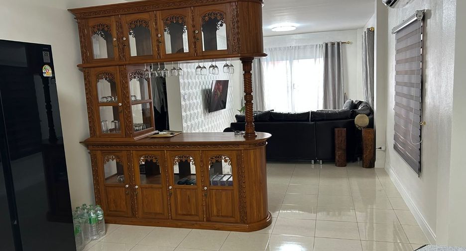 Villa en alquiler y en venta de 4 habitaciones en Mueang Chiang Rai, Chiang Rai