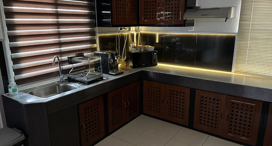 Villa en alquiler y en venta de 4 habitaciones en Mueang Chiang Rai, Chiang Rai