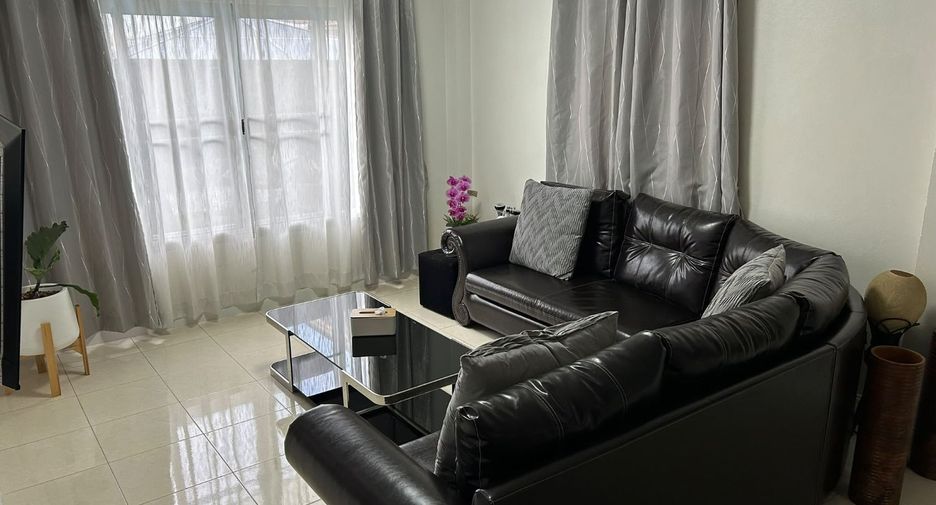 Villa en alquiler y en venta de 4 habitaciones en Mueang Chiang Rai, Chiang Rai