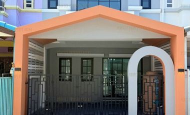 For sale 3 ベッドルーム townhouse in Khan Na Yao, Bangkok