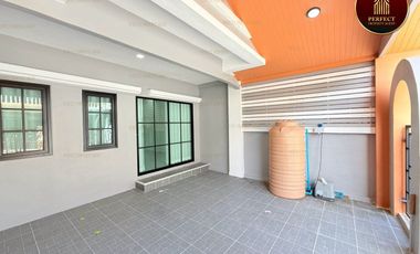 For sale 3 ベッドルーム townhouse in Khan Na Yao, Bangkok