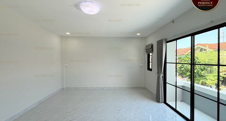 For sale 3 ベッドルーム townhouse in Khan Na Yao, Bangkok