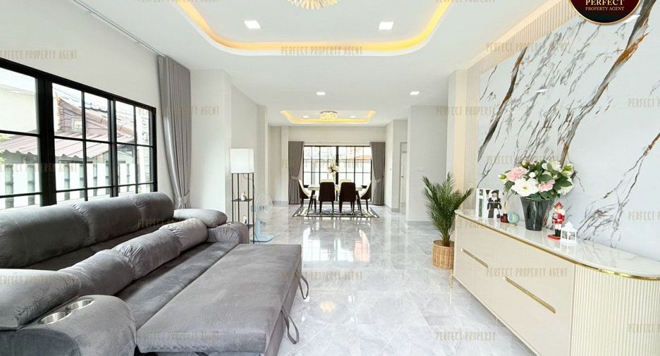 Haus zum Kauf mit 4 Zimmer in Khlong Sam Wa, Bangkok