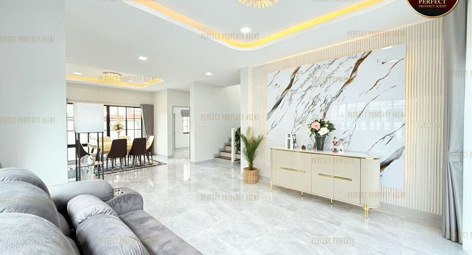 Haus zum Kauf mit 4 Zimmer in Khlong Sam Wa, Bangkok