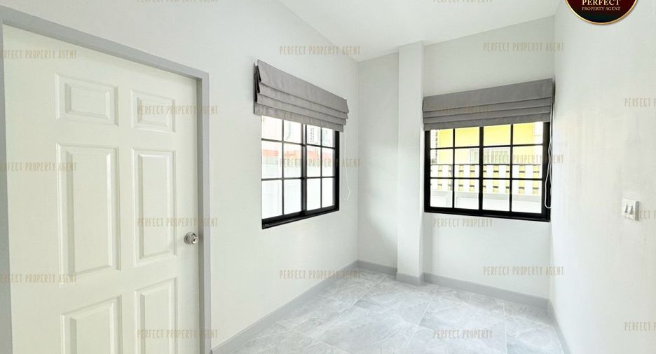Haus zum Kauf mit 4 Zimmer in Khlong Sam Wa, Bangkok