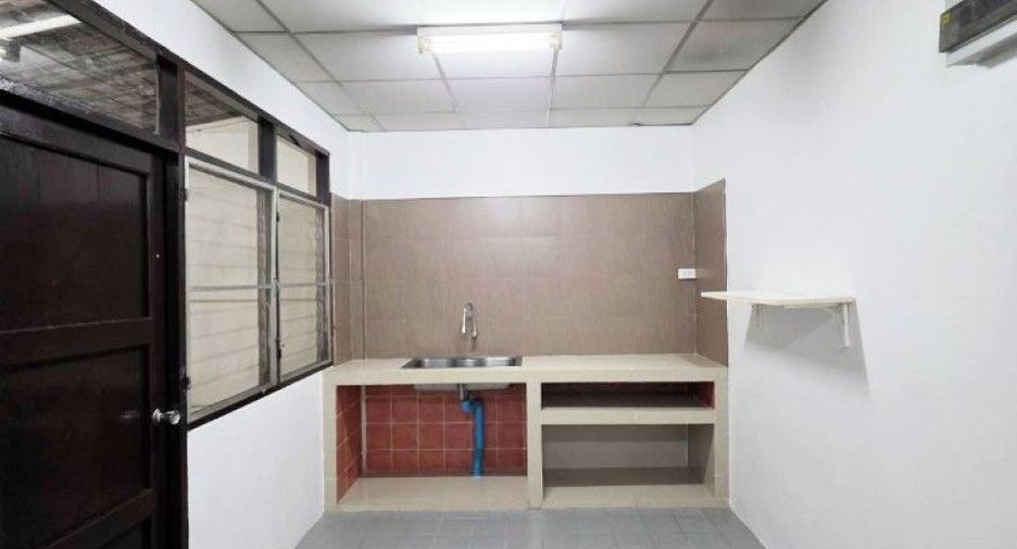 For sale 2 bedrooms townhouse in Wang Thonglang, Bangkok