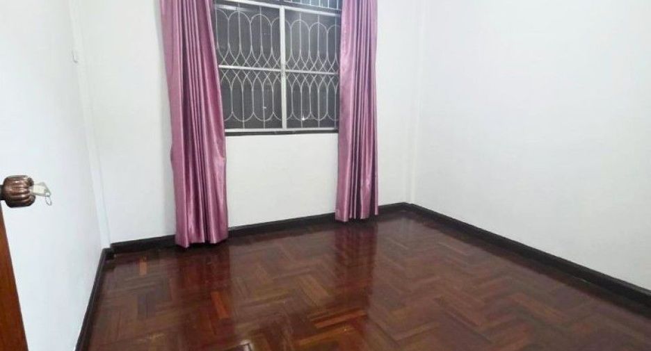 For sale 2 bedrooms townhouse in Wang Thonglang, Bangkok