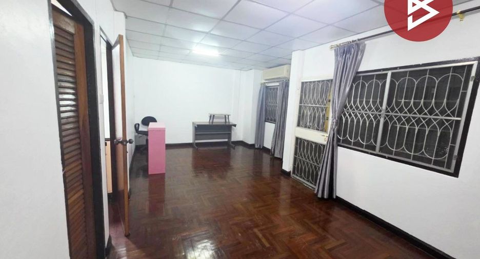 For sale 2 bedrooms townhouse in Wang Thonglang, Bangkok