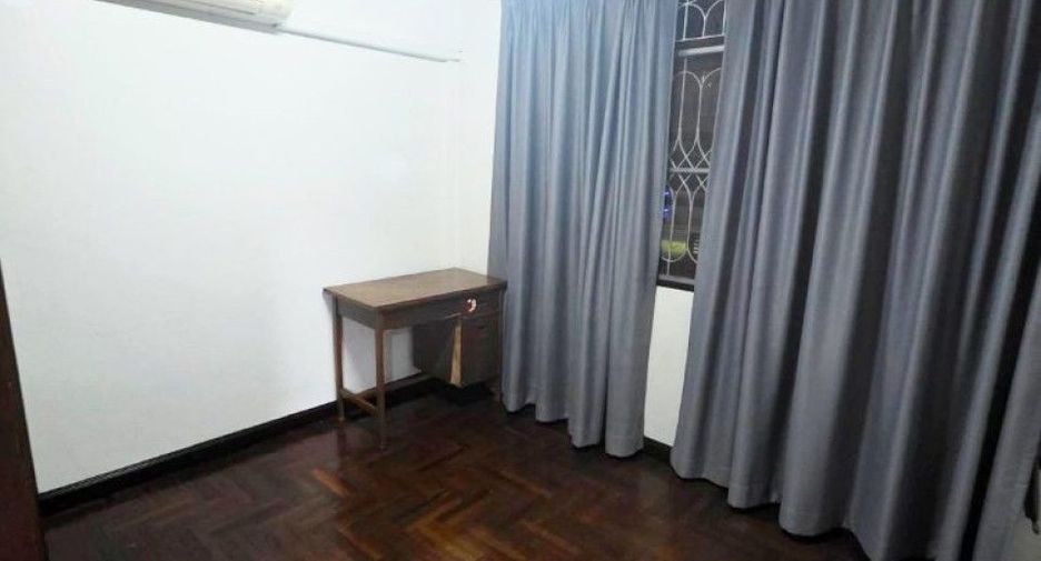 For sale 2 bedrooms townhouse in Wang Thonglang, Bangkok