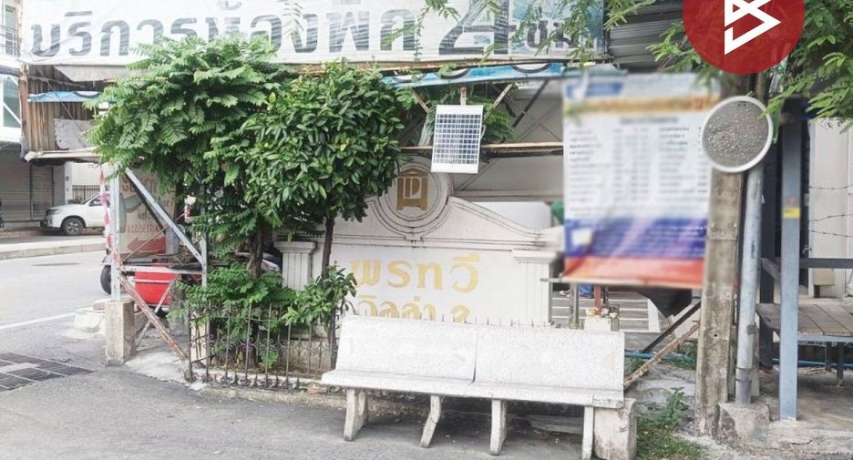 For sale 2 bedrooms townhouse in Wang Thonglang, Bangkok