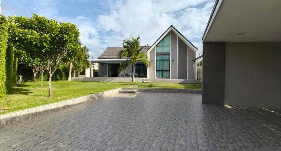 Villa en alquiler de 4 habitaciones en Bang Lamung, Chonburi