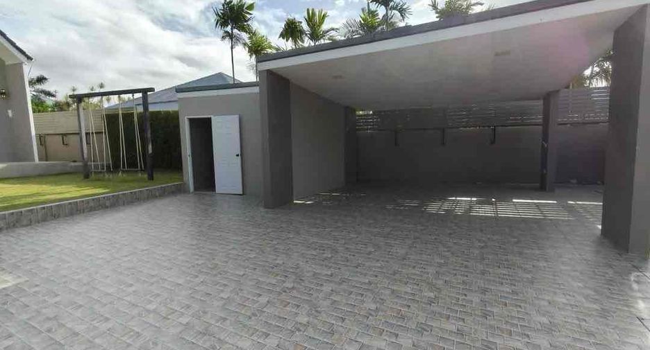 Villa en alquiler de 4 habitaciones en Bang Lamung, Chonburi