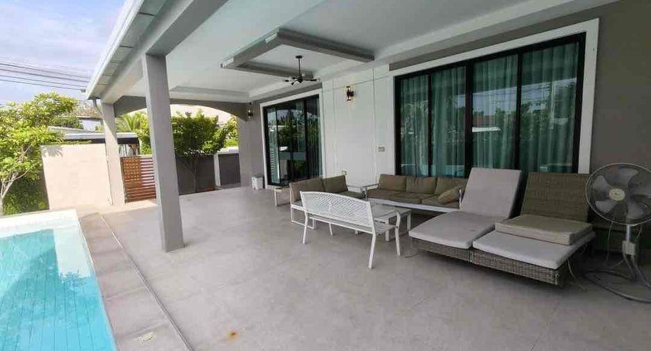 Villa en alquiler de 4 habitaciones en Bang Lamung, Chonburi