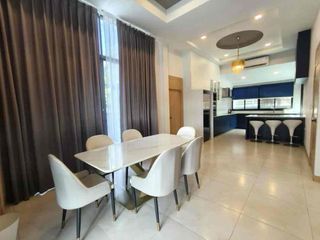 Villa en alquiler de 4 habitaciones en Bang Lamung, Chonburi