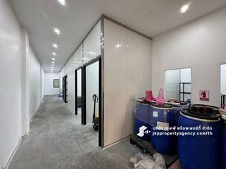 For rent warehouse in Phra Khanong, Bangkok