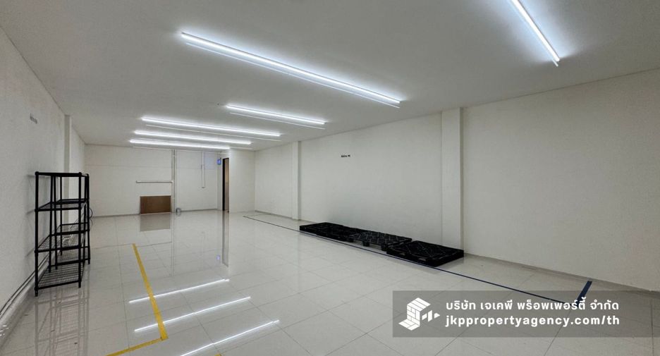 For rent warehouse in Phra Khanong, Bangkok