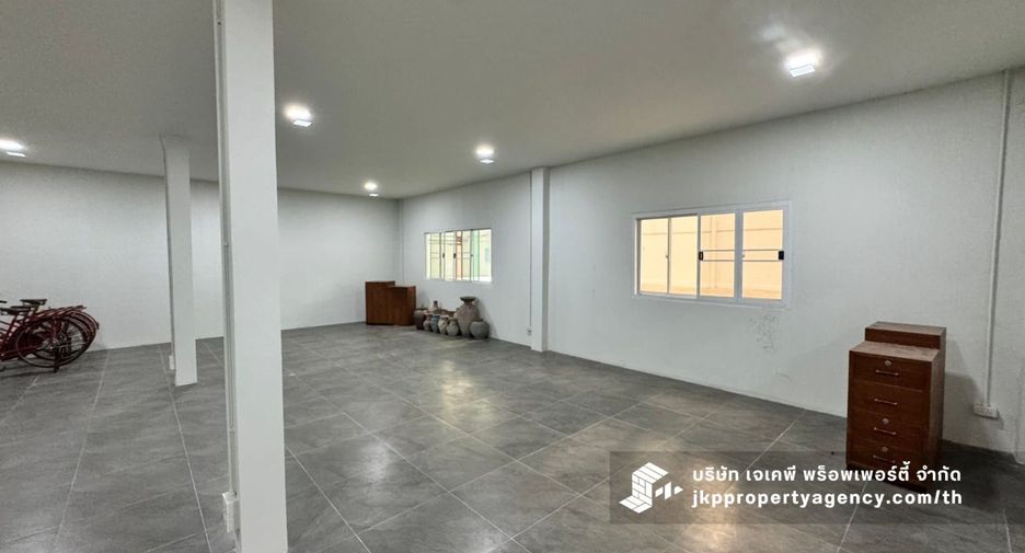 For rent warehouse in Khan Na Yao, Bangkok