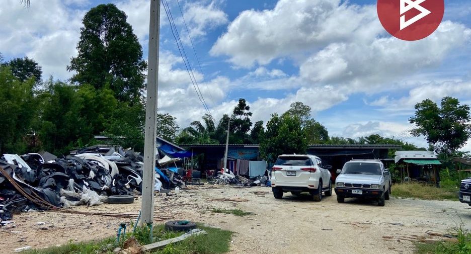 Terreno en venta en Phanat Nikhom, Chonburi