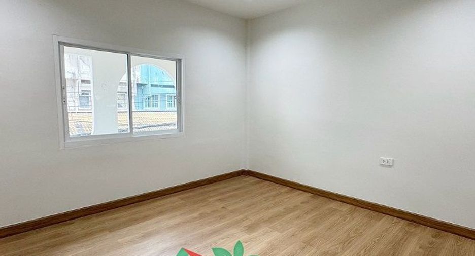 For sale 3 bedrooms townhouse in Lat Phrao, Bangkok