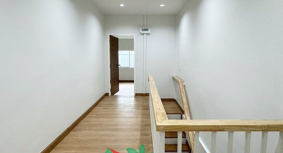 For sale 3 bedrooms townhouse in Lat Phrao, Bangkok