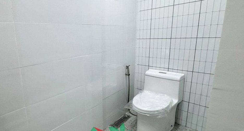 For sale 3 bedrooms townhouse in Lat Phrao, Bangkok