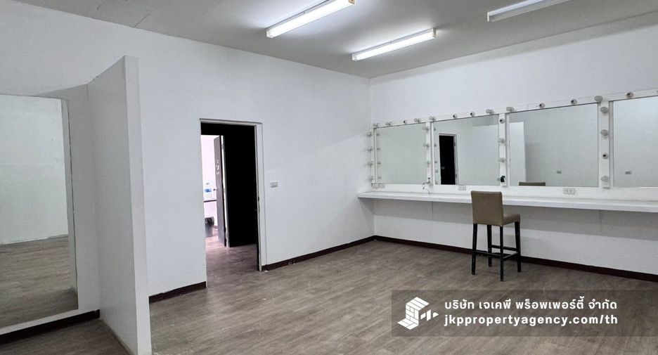 For rent warehouse in Khan Na Yao, Bangkok
