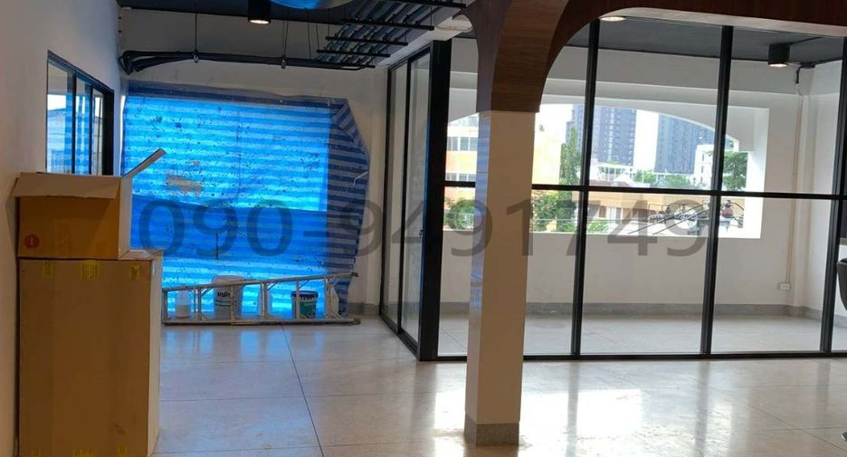 For rent 6 bedrooms retail Space in Phra Khanong, Bangkok