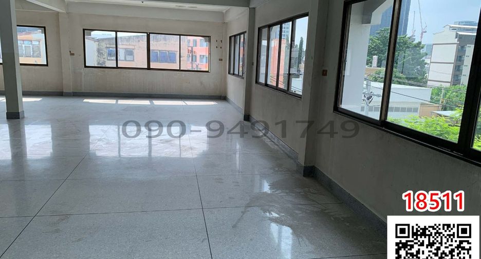 For rent 6 bedrooms retail Space in Phra Khanong, Bangkok
