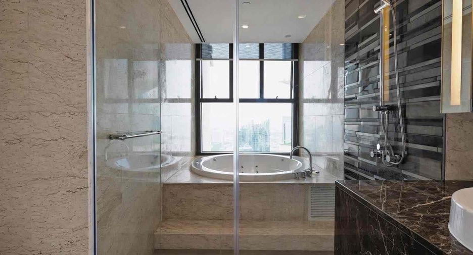 For sale 4 bedrooms condo in Yan Nawa, Bangkok