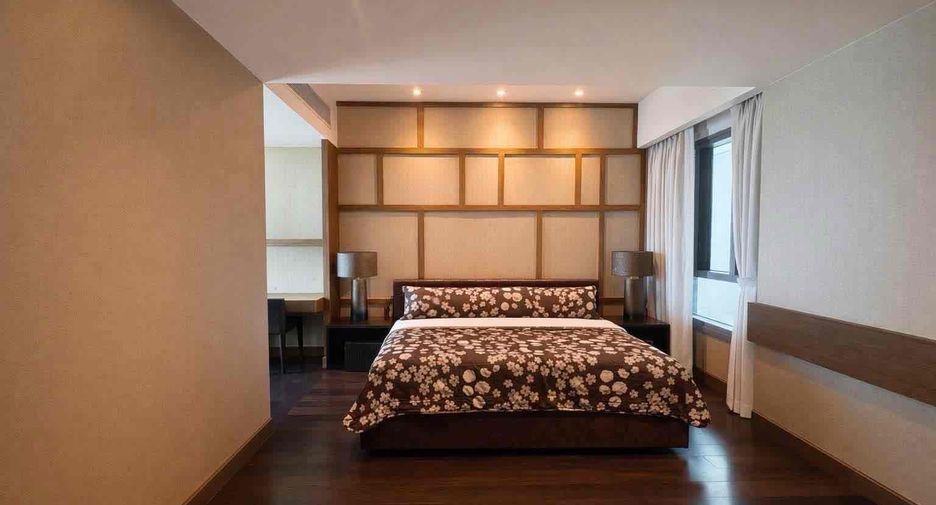 For sale 4 bedrooms condo in Yan Nawa, Bangkok