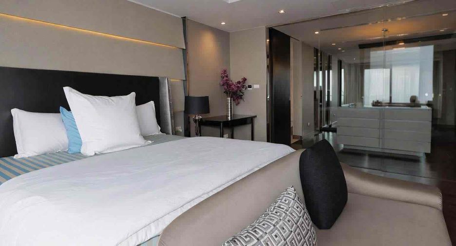 For sale 4 bedrooms condo in Yan Nawa, Bangkok