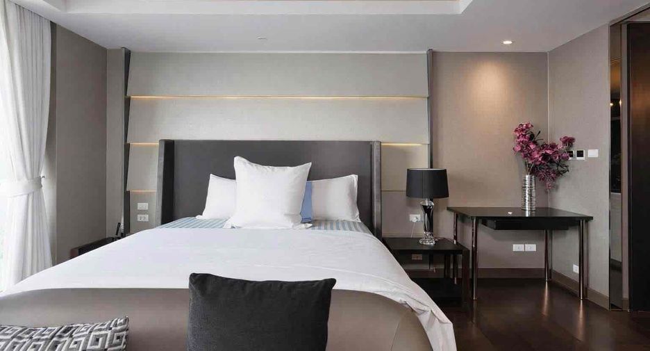 For sale 4 bedrooms condo in Yan Nawa, Bangkok