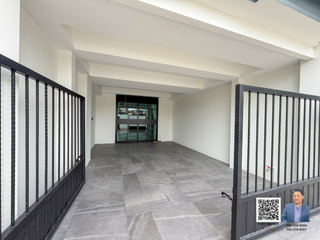 For sale 3 bedrooms townhouse in Watthana, Bangkok