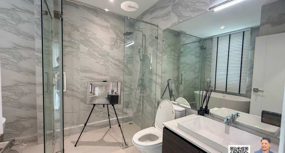 For sale 3 bedrooms townhouse in Watthana, Bangkok