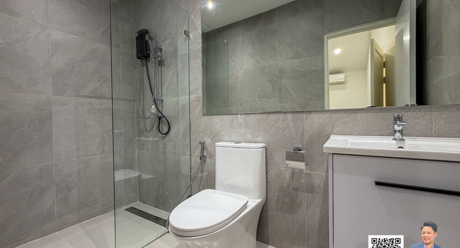 For sale 3 bedrooms townhouse in Watthana, Bangkok