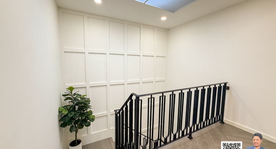 For sale 3 bedrooms townhouse in Watthana, Bangkok