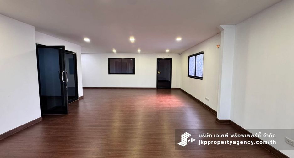 For rent warehouse in Lat Phrao, Bangkok