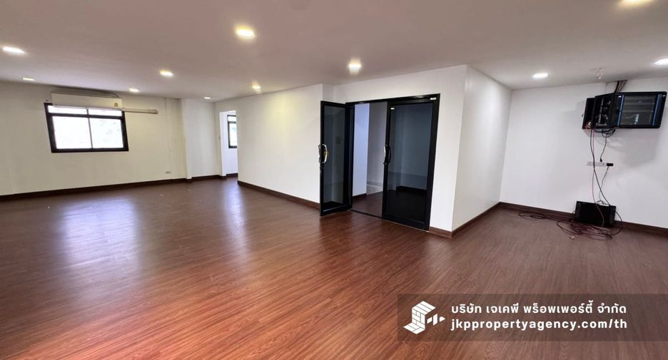 For rent warehouse in Lat Phrao, Bangkok