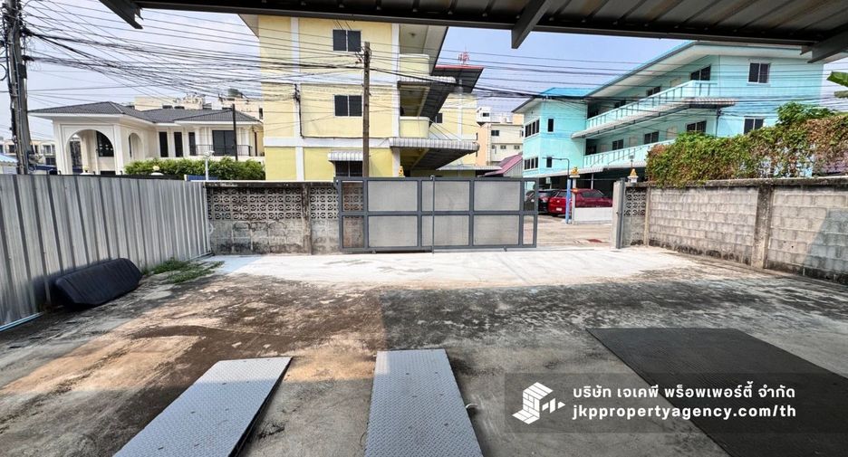 For rent warehouse in Lat Phrao, Bangkok