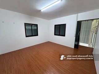 For rent warehouse in Saphan Sung, Bangkok