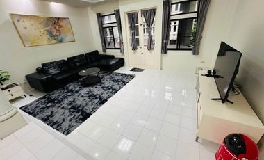 For rent 4 bedrooms townhouse in Watthana, Bangkok